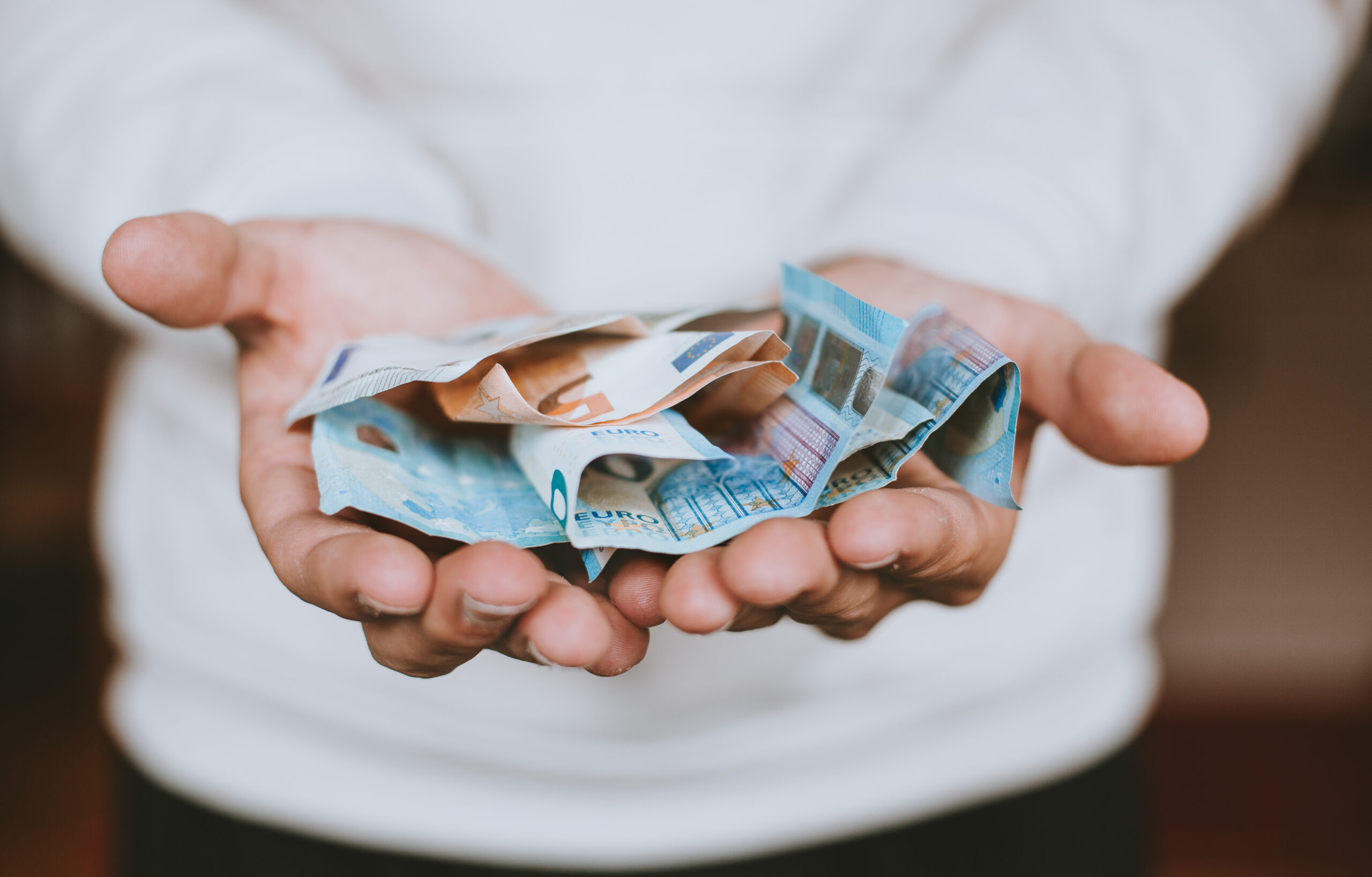 ¿Cómo puedo exigir la devolución de mi dinero? 1 photo 1527788263495 3518a5c1c42d scaled